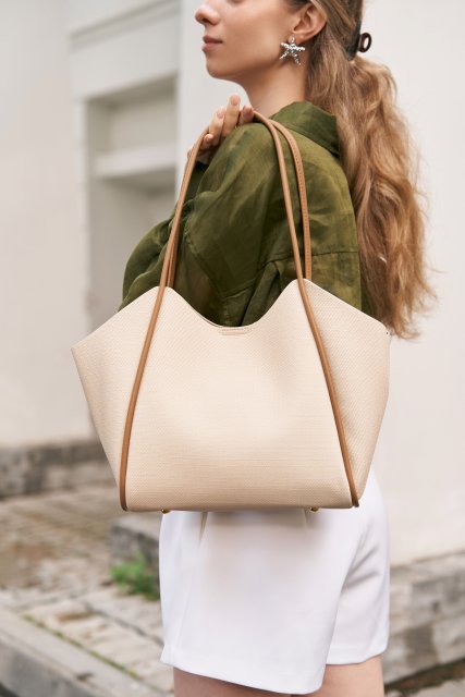 Темно-бежевый шоппер At you (At you) - артикул: 0К-00071210 - ракурс 1