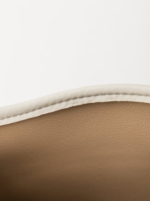 Молочный кросс-боди Royal cuir. Вид 6.