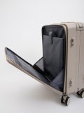 Бежевый чемодан S.Lavia. Вид 13 миниатюра.